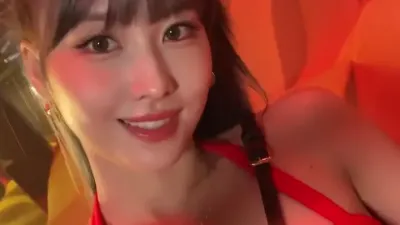 김희철 前 여친.. 셀카 찍는 모모