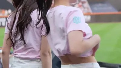설윤이랑 ㅈㄴ 닮았다는 KT 치어리더
