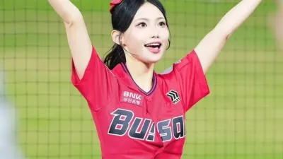 치어리더 김나현 빨간 유니폼 원피스